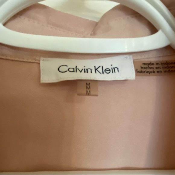 Calvin Klein CK logo loose fit mauve button front blouse size Medium EUC - Picture 3 of 7